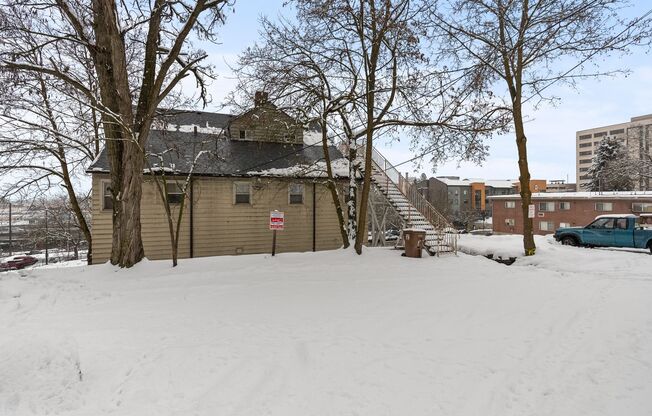 Studio, 1 bath, 420 sqft, $895, Unit 2