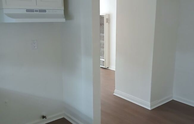 10611 Avalon Blvd.