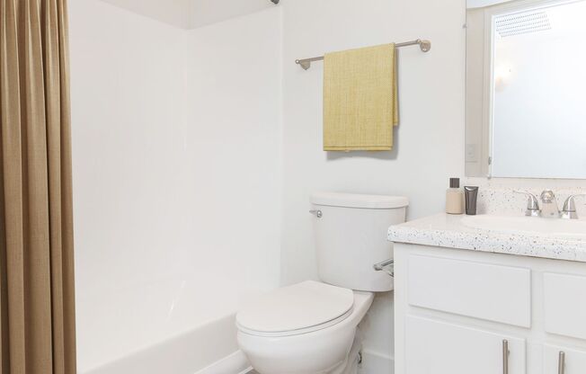 2 beds, 1 bath, 876 sqft, $1,350, Unit 153