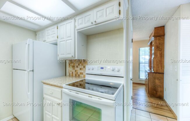 2 beds, 1.5 baths, $1,275