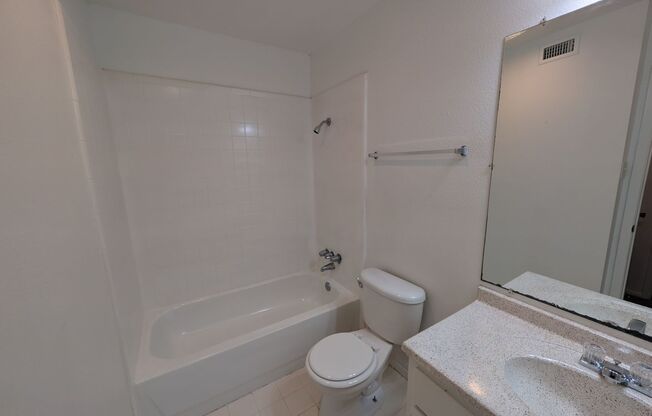 1 bed, 1 bath, 784 sqft, $790, Unit 52-B