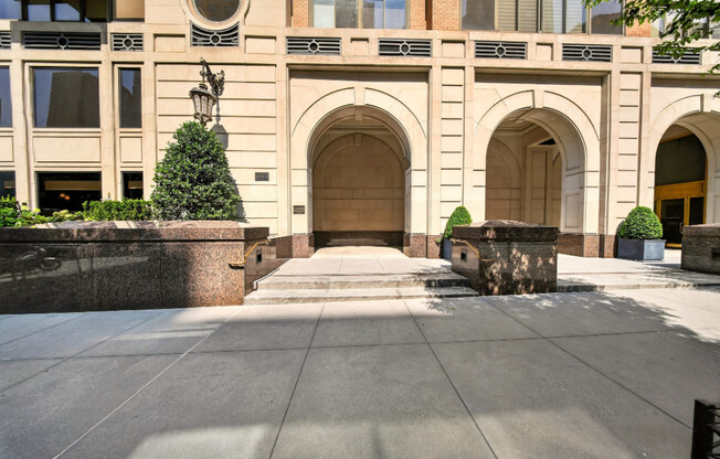 1 bed, 2.5 baths, 740 sqft, $5,800, Unit 4H