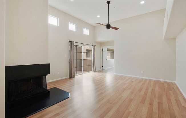 2 beds, 2 baths, $2,000, Unit Unit 2093