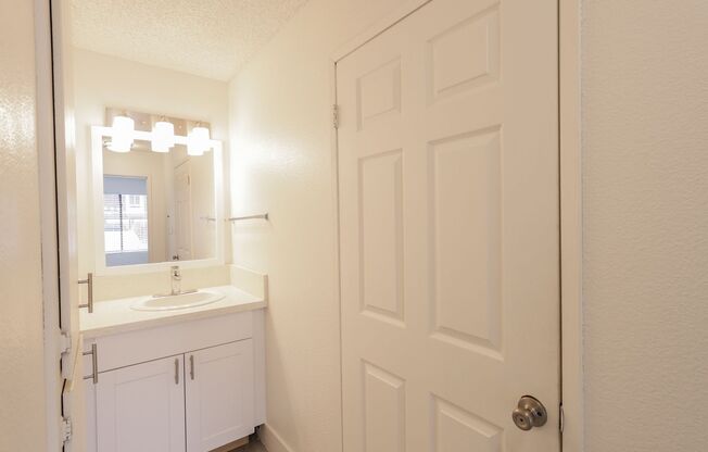 1 bed, 1 bath, 564 sqft, $1,425, Unit 61