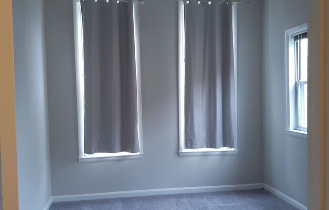 Little Italy Carriage House offering A/C and Laundry