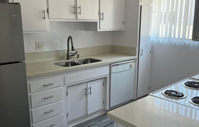 2 beds, 2.5 baths, 1,250 sqft, $2,698, Unit 30