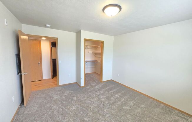 2 beds, 1 bath, 1,090 sqft, $1,230, Unit 3400 304