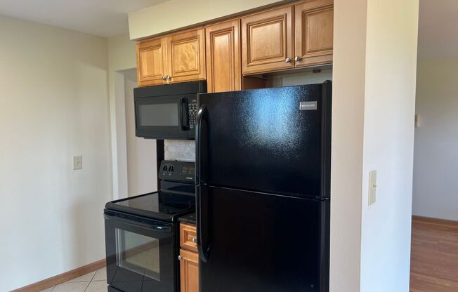 1 bed, 1 bath, 750 sqft, $1,175, Unit 33B-2