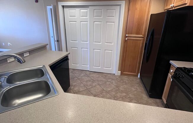 2 beds, 2 baths, $2,095, Unit # 326