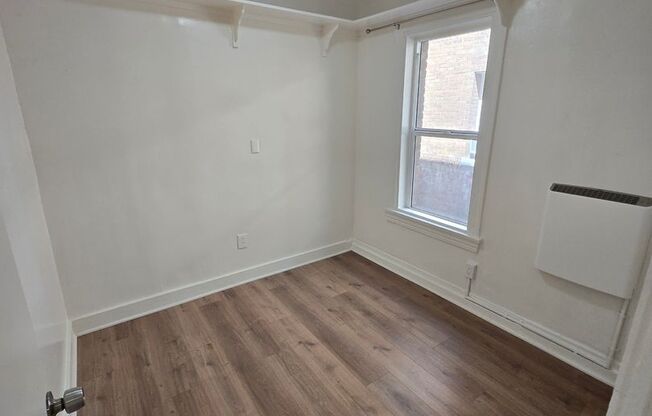 2 beds, 1 bath, $1,569, Unit 204