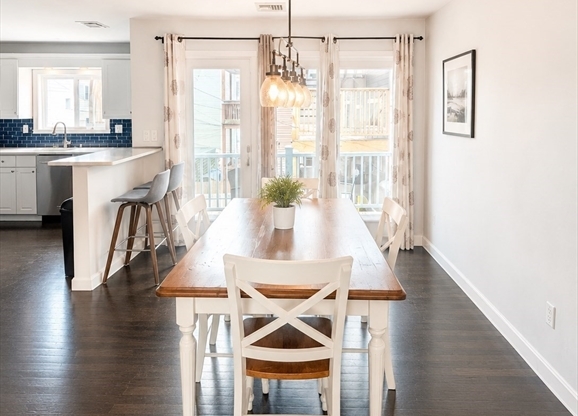 331 W 4 ST