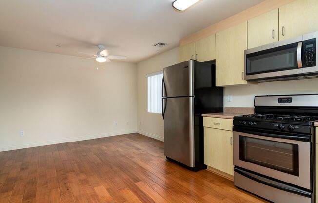 1 bed, 1.5 baths, $2,550, Unit 4