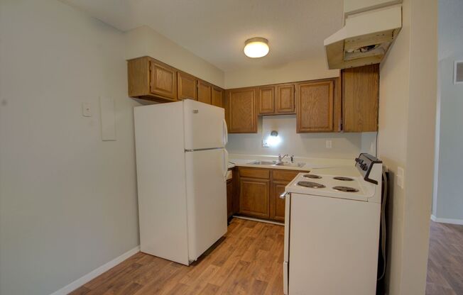 2 beds, 1 bath, 750 sqft, $795, Unit Apt 12