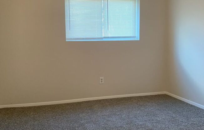 2 beds, 1 bath, 700 sqft, $945, Unit 9155