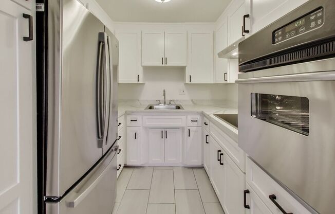 698 N SANTA CRUZ AVE