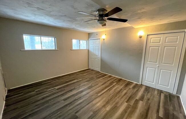 2 beds, 1 bath, $1,075, Unit Unit #2