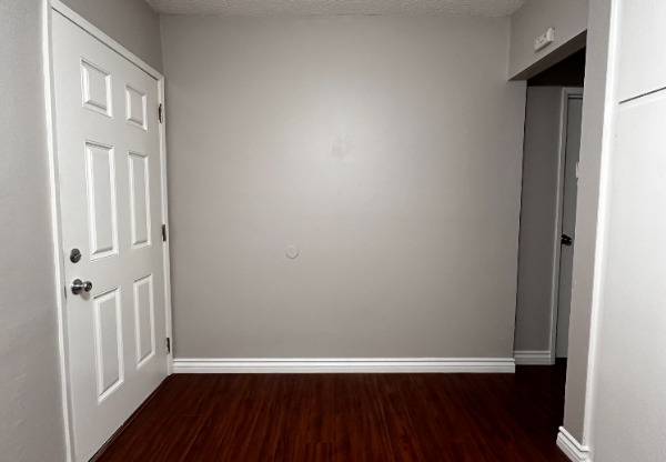 409 N LOS ROBLES AVE