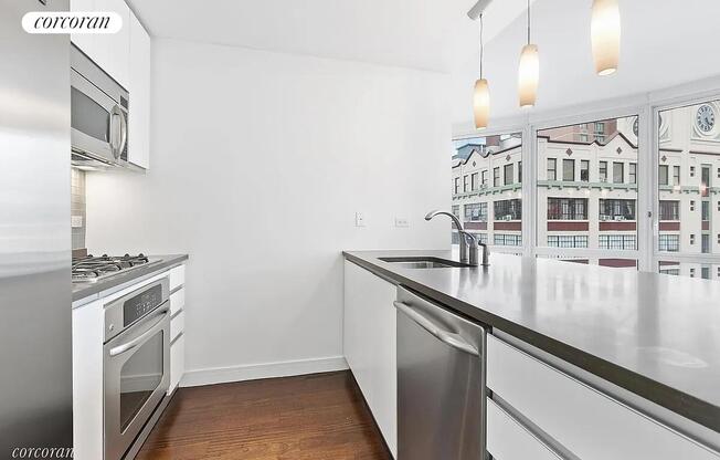 2 beds, 1 bath, 901 sqft, $4,800, Unit 7D