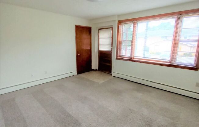 2 beds, 1 bath, 903 sqft, $1,150, Unit B-12