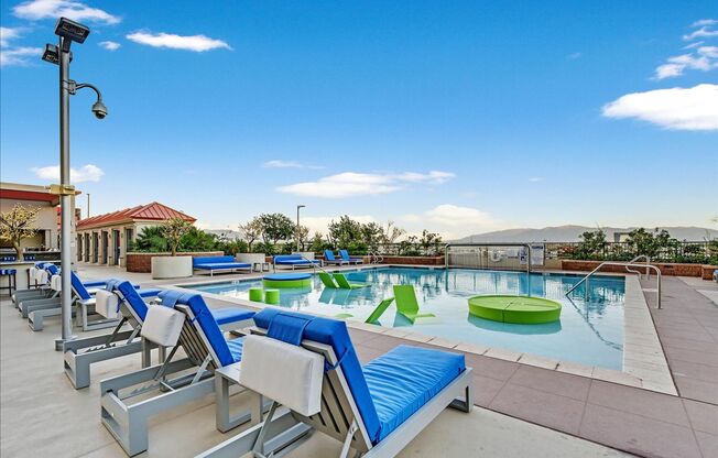 2 beds, 2 baths, $2,600, Unit # 3702