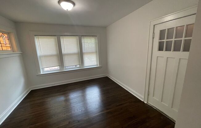 2 beds, 1 bath, 875 sqft, $995