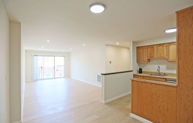 OPEN HOUSE: Sunday (6/15) 12:45pm-1:15pm. Renovated 1BR/1BA in Adams Point, just blocks from Lake Merritt (366 Bellevue #304)