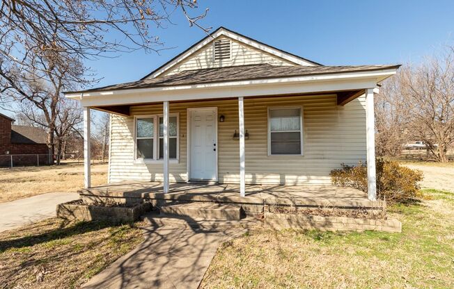 3 BED/ 1 BATH IN UP AND COMING NEIGHBORHOOD