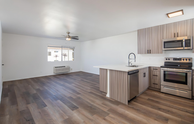 Gorgeous huge units in premier location! ASK ABOUT OUR MOVE-IN SPECIALS!!