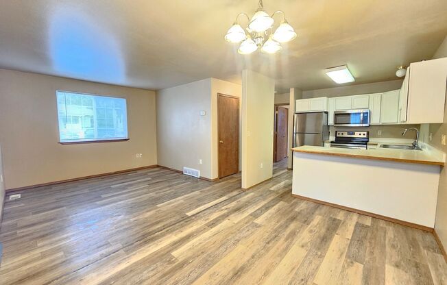 407 E 8th Ave