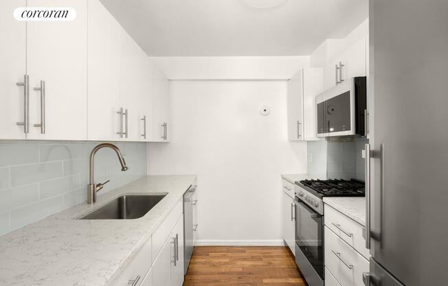 360 W 28 ST