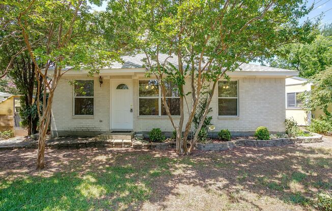 Cozy Back House in Ridglea Hills