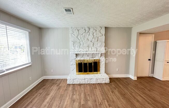 4 beds, 3 baths, 1,560 sqft, $2,300