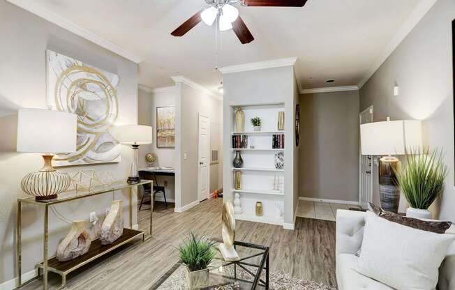 1 bed, 1 bath, 806 sqft, $1,356