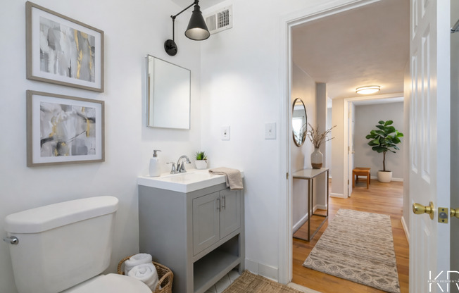 2 beds, 1 bath, 950 sqft, $1,295, Unit 10