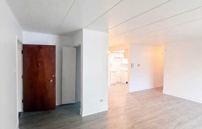 Updated 1 & 2-Bedroom Apartments in Oak Lawn