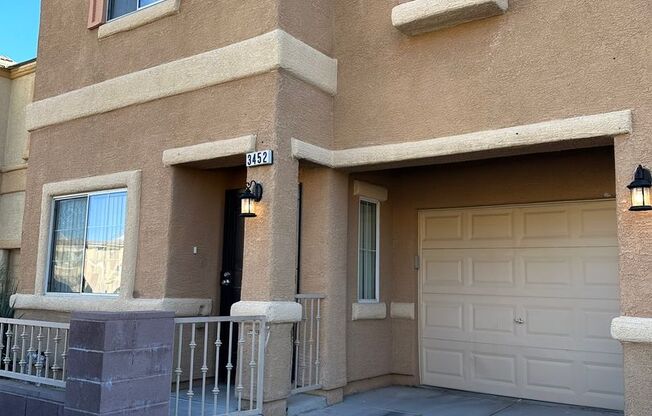 BEAUTIFUL3 BEDROOM HOME BY 215 AND CHEYENNE