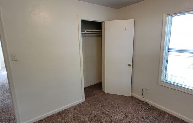 2 beds, 1 bath, 808 sqft, $1,000