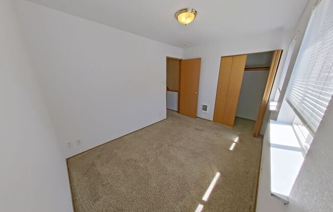 2 beds, 1.5 baths, 896 sqft, $1,395, Unit 634 LaSalle Street #3