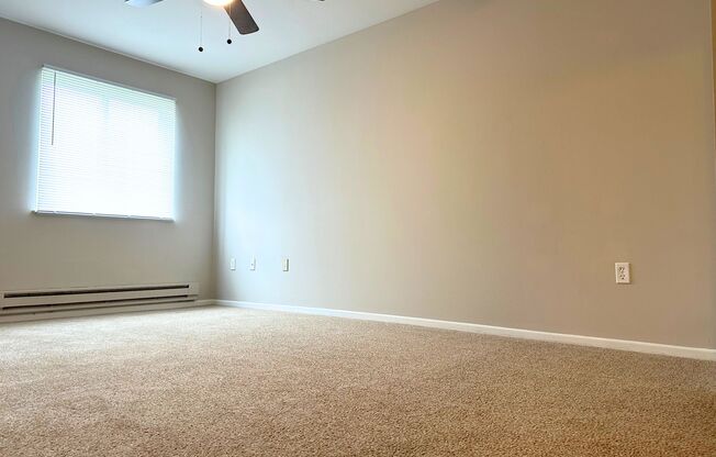 3 beds, 1 bath, 990 sqft, $1,425, Unit PT-1581-201