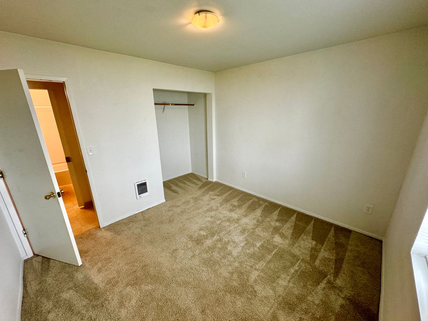 Fantastic 2 Bedroom on the East Slope of Magnolia! One Months rent concession!!