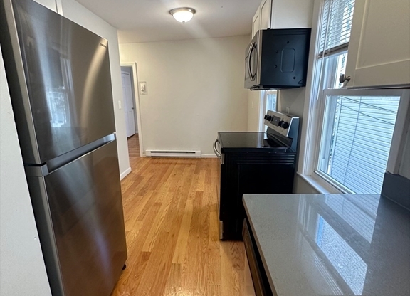 2 beds, 1 bath, 650 sqft, $2,500, Unit 3