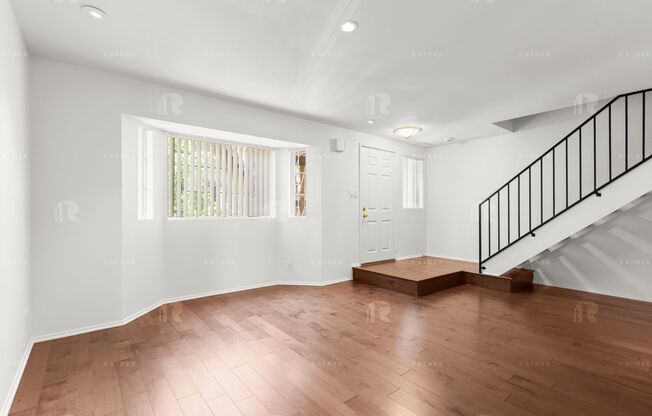 SPACIOUS AND BRIGHT 2 BED +2.5 BATH CONDO! 1/2 MONTH OFF MOVE IN SPECIAL!