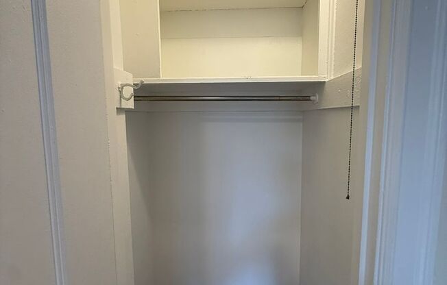 Studio, 1 bath, 294 sqft, $1,175, Unit New King Edward  3B7