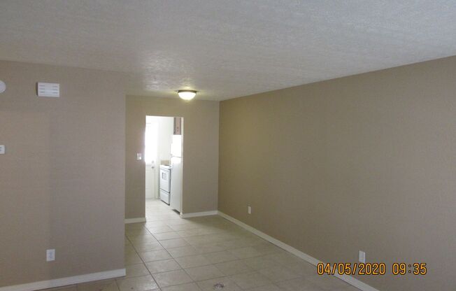 2 beds, 1 bath, 800 sqft, $995, Unit Unit F