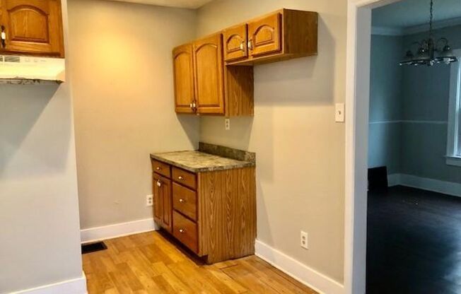 3 beds, 1 bath, $925