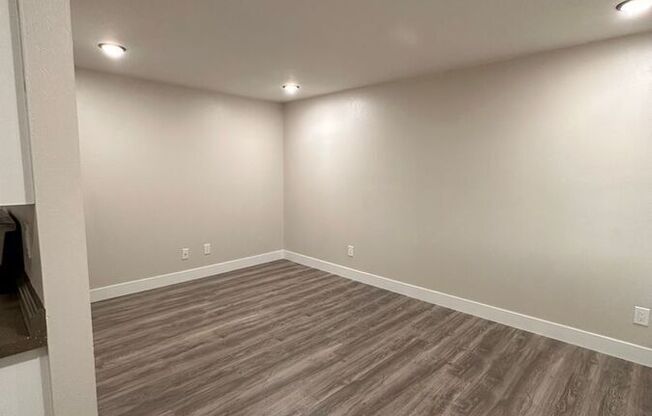 5562 Newland Way
