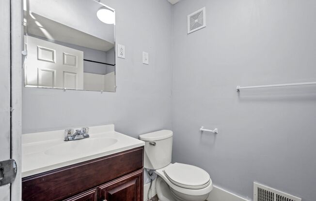 Stunning 3 bedroom home in McKees Rocks available August 15!