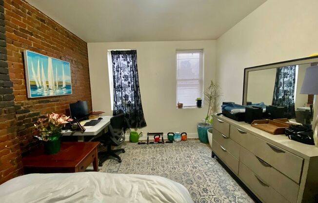 4 beds, 2 baths, 2,000 sqft, $2,200, Unit Front / A