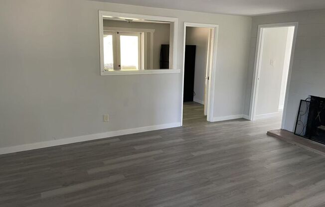 Nice 3-bed, 1 -bath single family house with Air-conditioning in Westwood Seattle for rent!