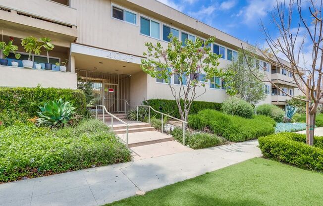 Baldwin Hills Apartment Living – Convenient, Connected, Comfortable!